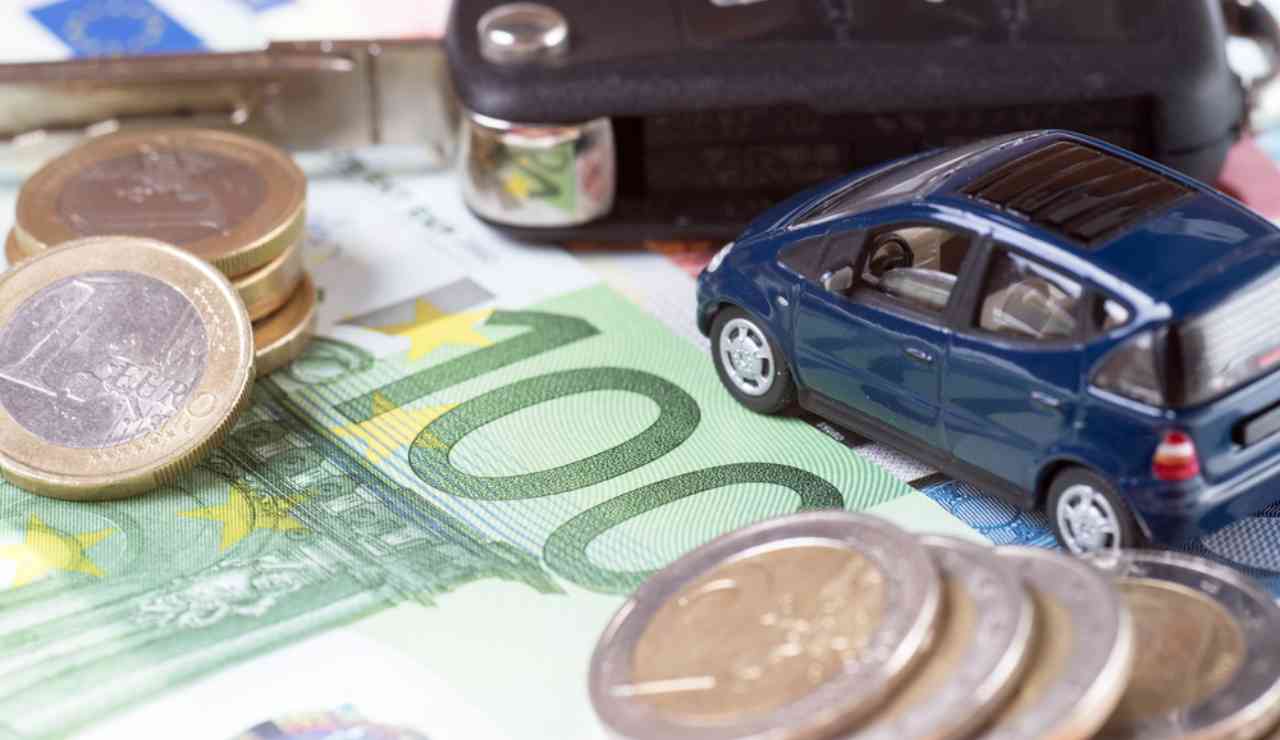 Automobile e soldi (Depositphotos foto) - www.rally.it