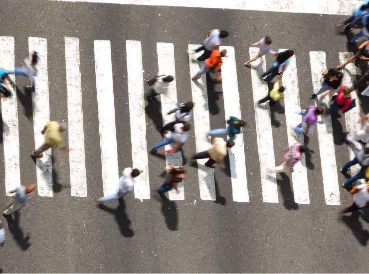 Pedoni (Canva foto) - www.rally.it