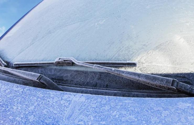Parabrezza ghiacciato (Depositphotos foto) - www.rally.it