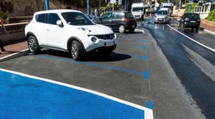 Strisce blu (Depositphotos foto) - www.rally.it