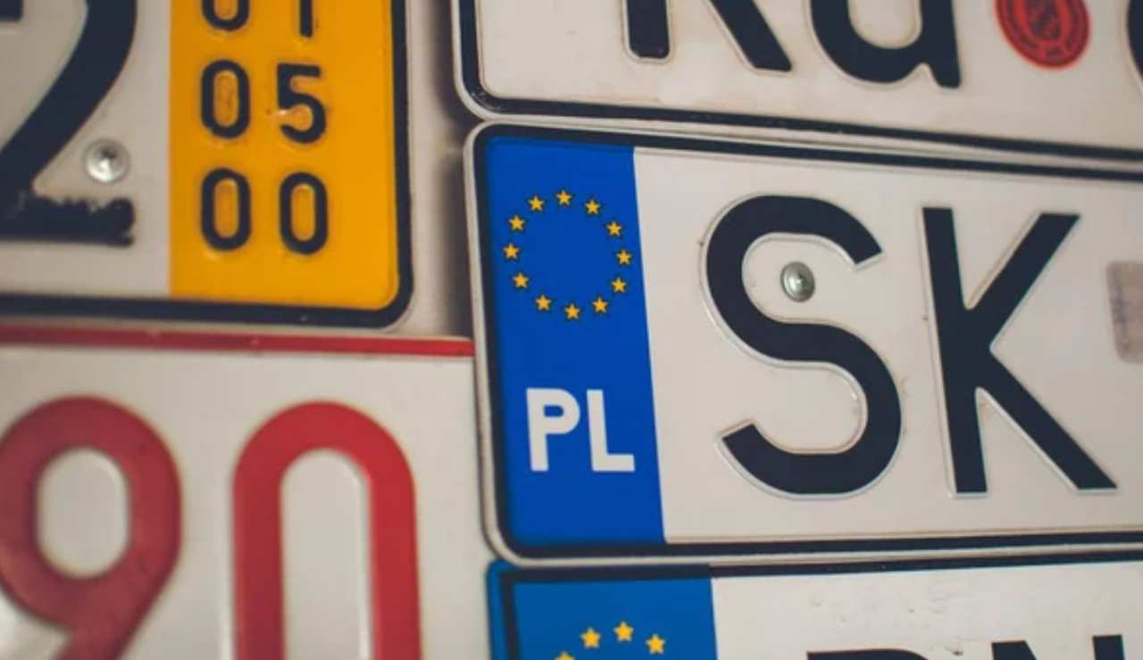 Targhe auto (Depositphotos foto) - www.rally.it