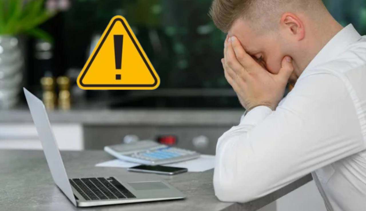 Uomo disperato per una truffa (Depositphotos foto) - www.rally.it