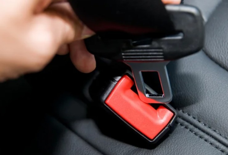 Gancio della cintura (Depositphotos foto) - www.rally.it