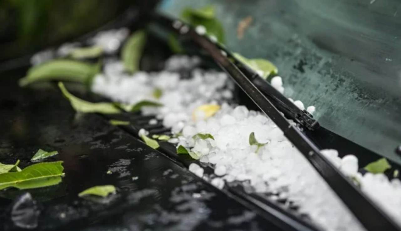 Grandinata sull'auto (Depositphotos foto) - www.rally.it