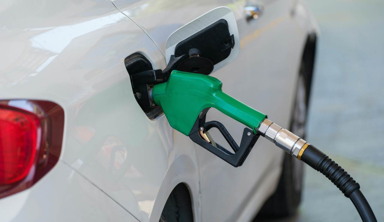 Rifornimento (Pexels foto) - www.rally.it