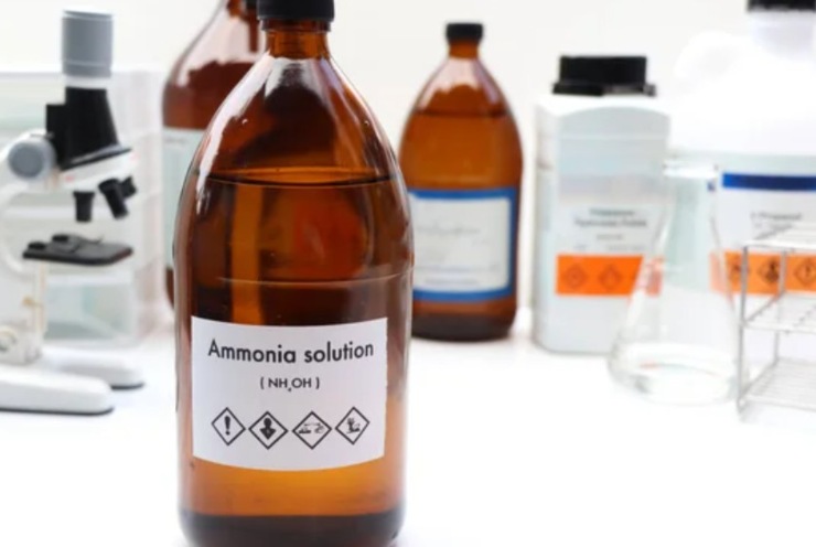 Soluzione di ammoniaca (Depositphotos foto) - www.rally.it