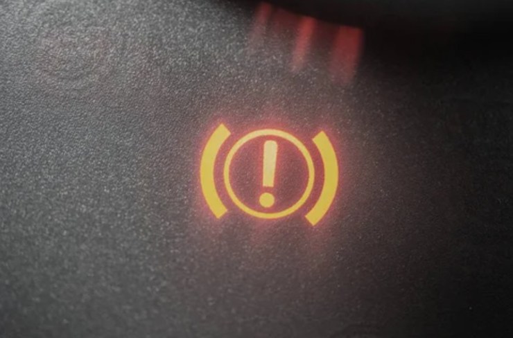 Spia del freno a mano (Depositphotos foto) - www.rally.it