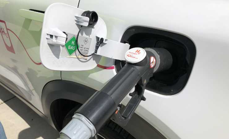 Auto idrogeno ricarica