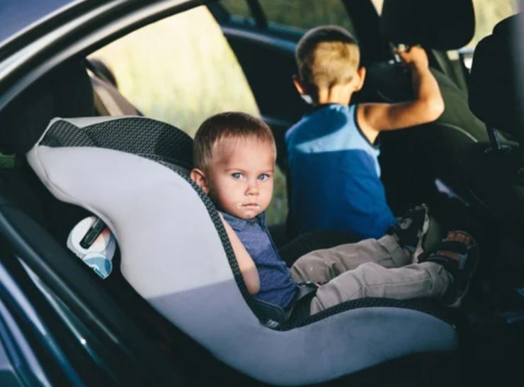 Bambini e seggiolino (Depositphotos foto) - www.rally.it