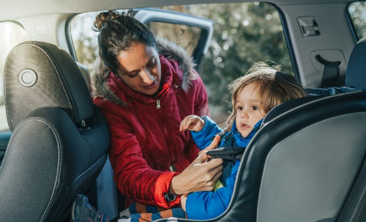 Bambini in auto cosa dice la legge