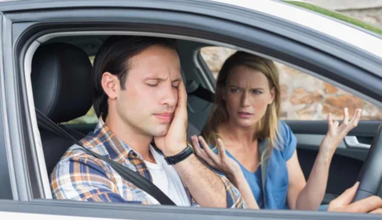 Coppia in auto (Depositphotos foto) - www.rally.it