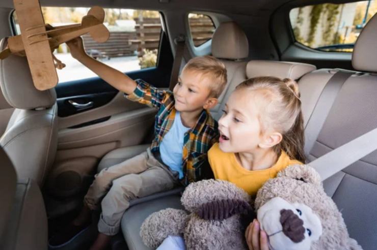 Bambini in auto (Depositphotos foto) - www.rally.it 