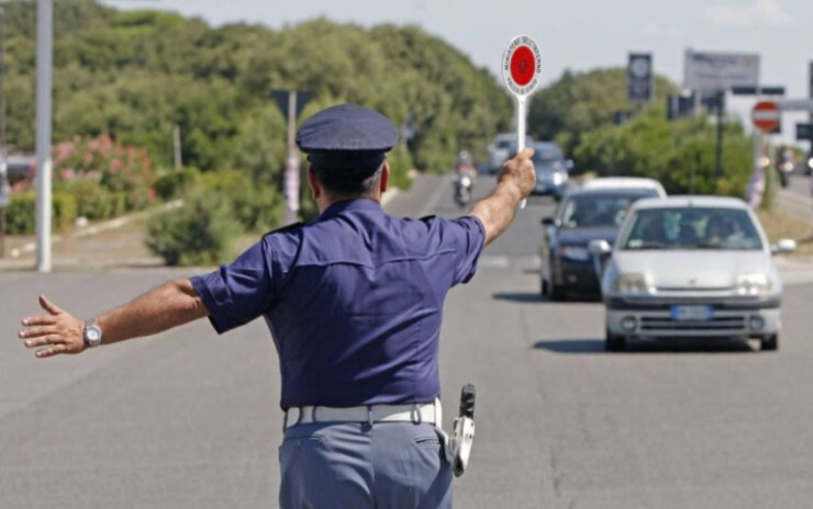 Macchina fermata per motivi assurdi