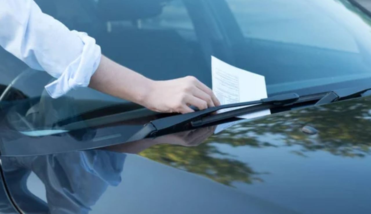 Multa sul parabrezza (Depositphotos foto) - www.rally.it