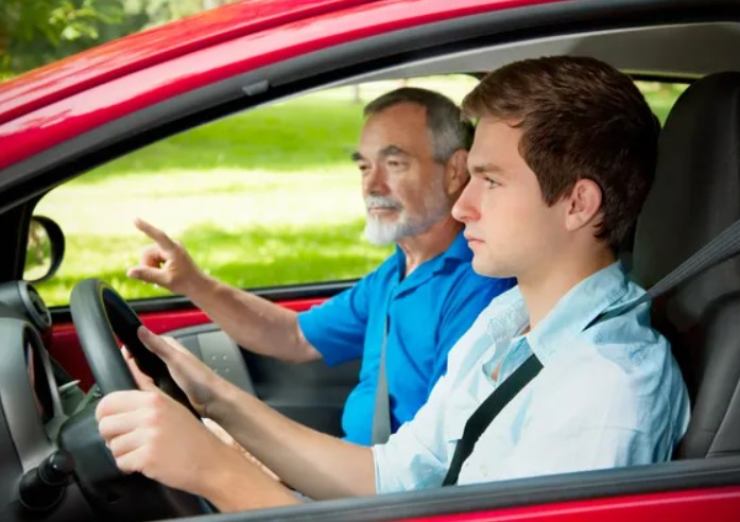 Neopatentato (Depositphotos foto) - www.rally.it