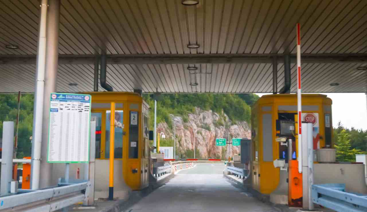 Passaggio al casello (Depositphotos foto) - www.rally.it