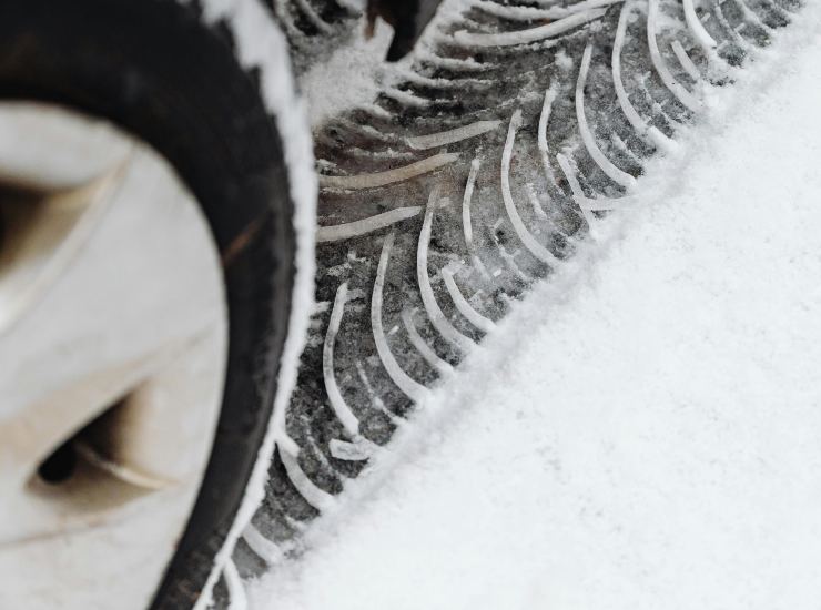 Pneumatici e neve (Pexels foto) - www.rally.it