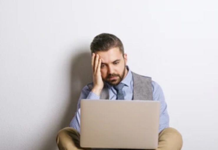 Sempre più persone cadono vittime