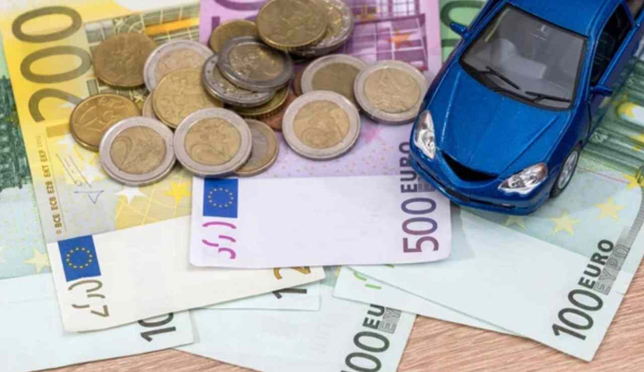 Auto e soldi (Depositphotos foto) - www.rally.it