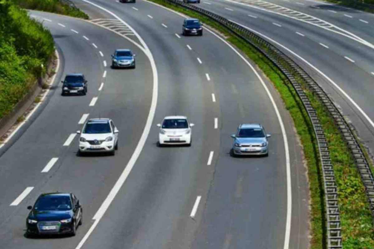 Traffico e distanza (Depositphotos foto) - www.rally.it