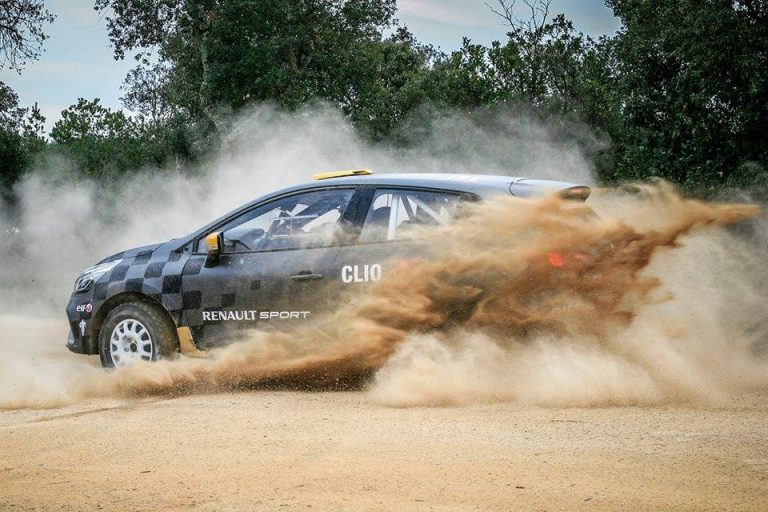 La nuova Renault Clio R3T muove i suoi primi passi al Rally di Scozia