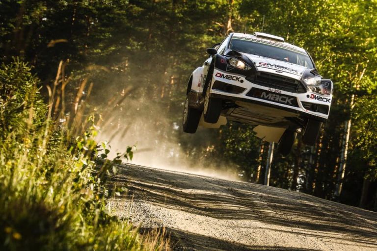 WRC: Tanak “balza” al comando in Finlandia