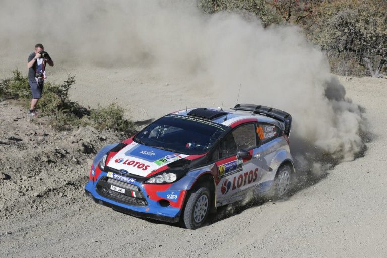 Messico, PS7: Un problema di sovrasterzo fa scivolare Ostberg in seconda piazza, Ogier nuovo leader