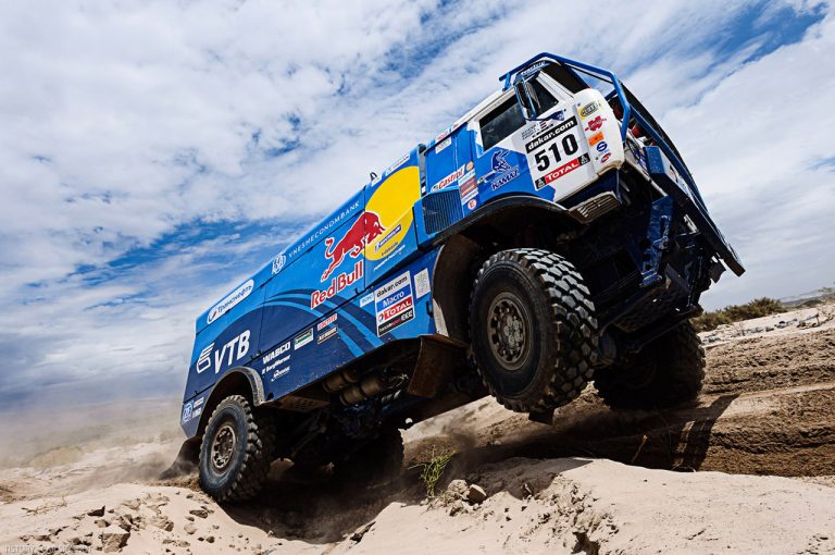 Dakar 2015, continua l’inesauribile duello Iveco-Kamaz