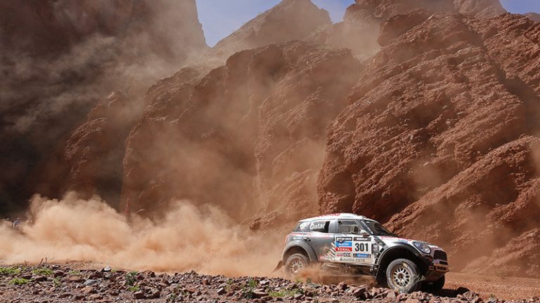 Dakar, 10^ tappa: Peterhansel sale, Roma trema