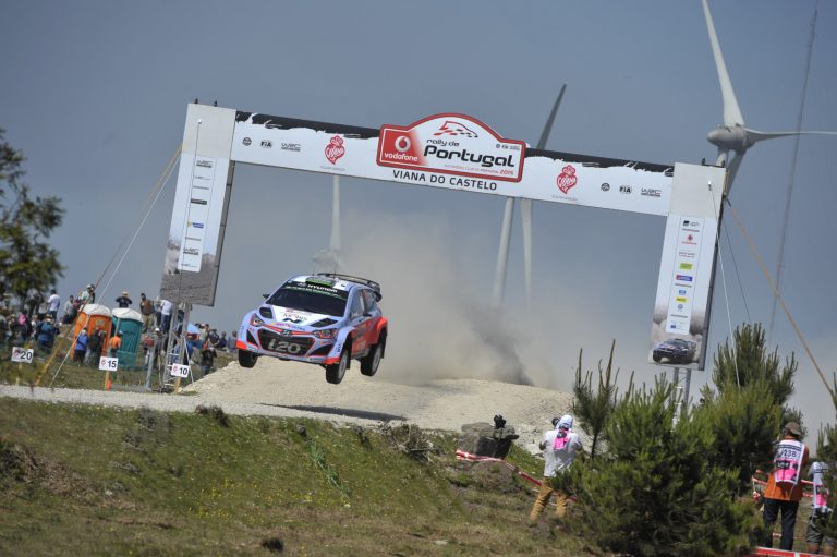 Hyundai i20 WRC, forza 4 in Portogallo.