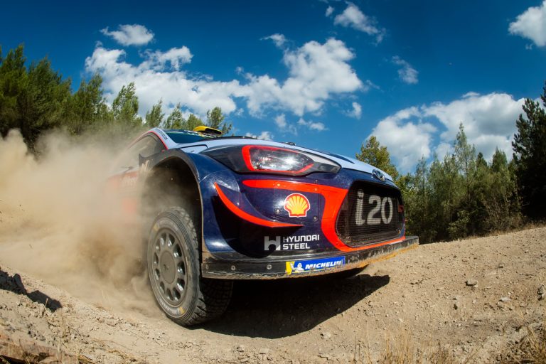WRC: Mikkelsen comanda il Rally di Turchia. Neuville Out, Ogier si salva