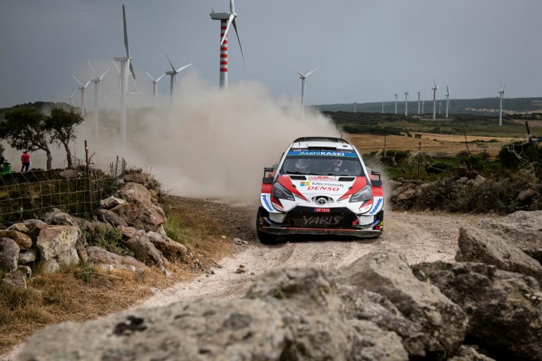 WRC: Tanak vola in testa al Rally Italia Sardegna