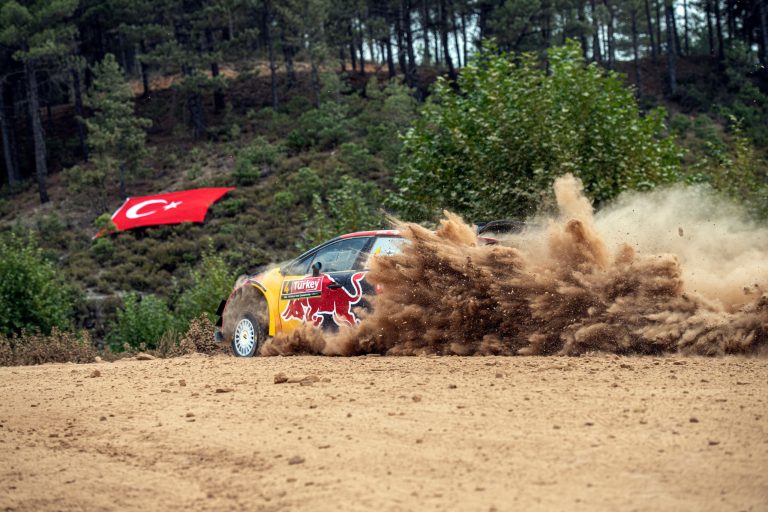 WRC: E’ dominio Citroen in Turchia! Neuville out, addio mondiale?