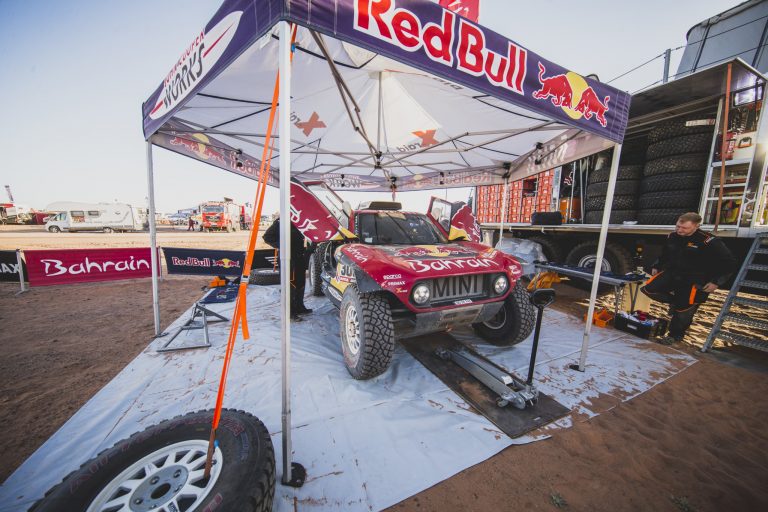Dakar 6° tappa – Sainz al comando al giro di boa