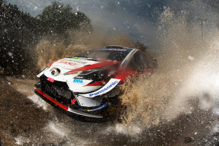 Sebastien Ogier in testa al Rally del Messico