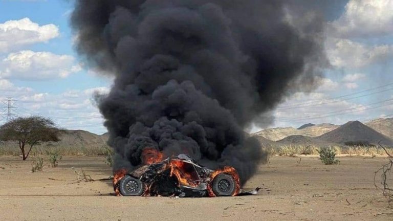 Dakar – Un buggy va in fiamme durante lo Shakedown