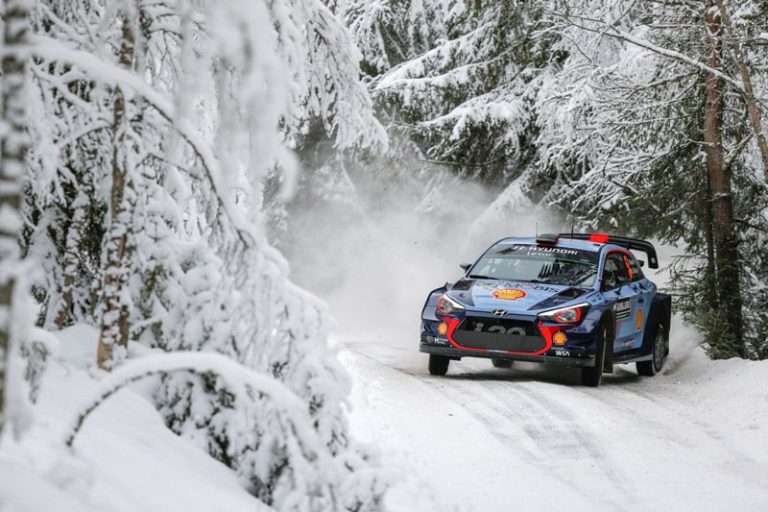 Rally di Svezia: Neuville, ma che combini!