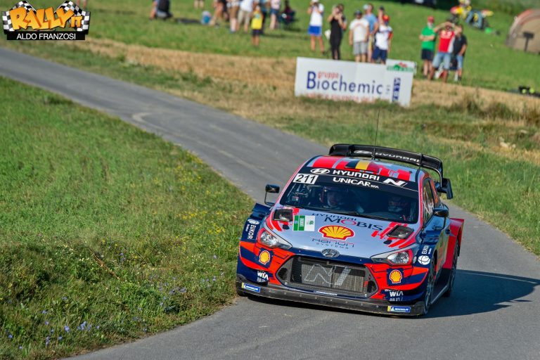 Neuville e Tanak prolungano con Hyundai Motorsport