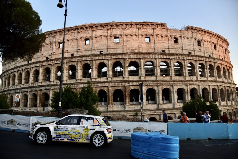 De Tommaso-Ascalone, su Skoda Fabia, primi leader del Rally di Roma Capitale