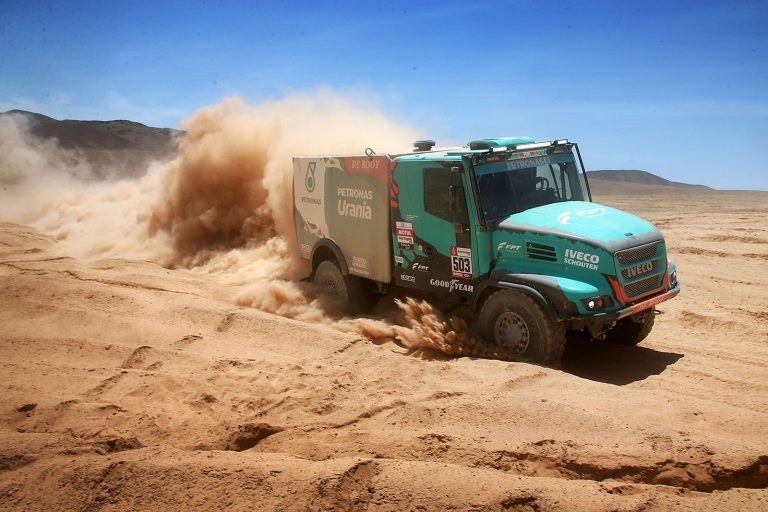 Dakar – De Rooy vince la 7° Tappa e mette pressione ai Kamaz
