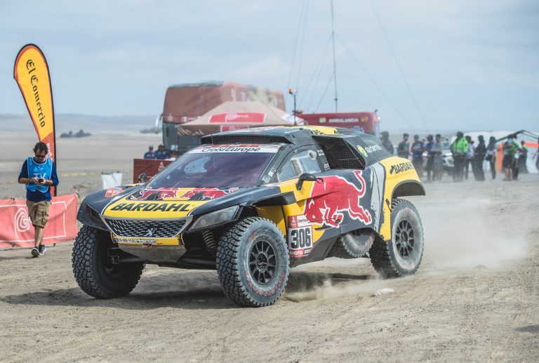 Dakar, 7° Tappa – Peterhansel torna al top, Loeb nei guai