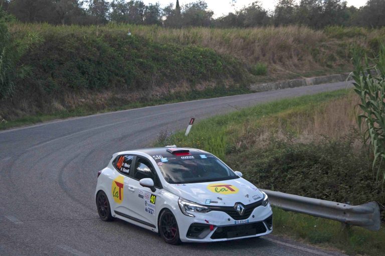 NDM Tecno suona la carica a Chiusdino con la Renault Clio Rally5