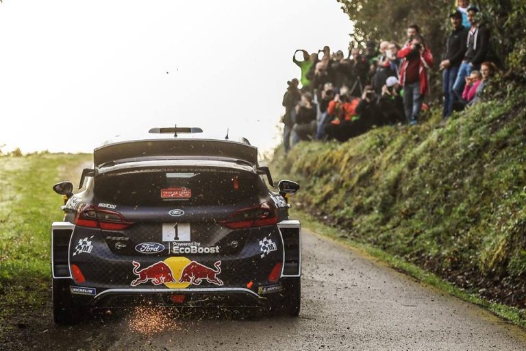 WRC, Corsica PS 1-2: Ogier missile, Loeb subito OUT