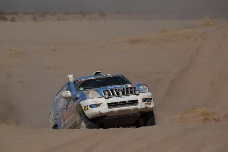 La Cinotto family alla Dakar, si arrende anche Pietro