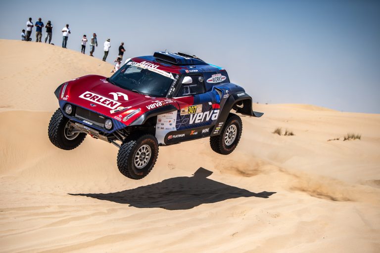 Przygonski vince al debutto sul buggy Mini a Dubai