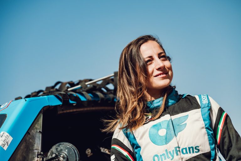 REBECCA BUSI AL VIA DELLA ABU DHABI DESERT CHALLENGE