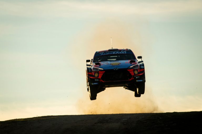 Dani Sordo comanda il Rally Italia Sardegna