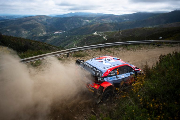 Rally del Portogallo: comanda Tanak, Neuville esce di scena