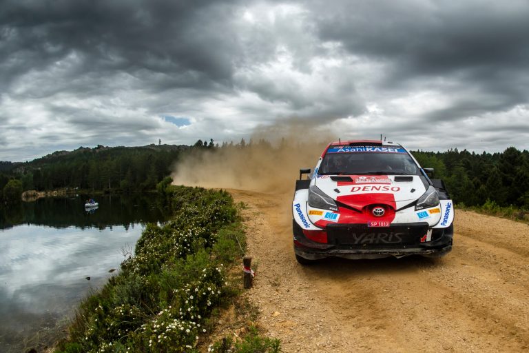 Rally Italia Sardegna: Ogier comanda, Hyundai si lecca le ferite