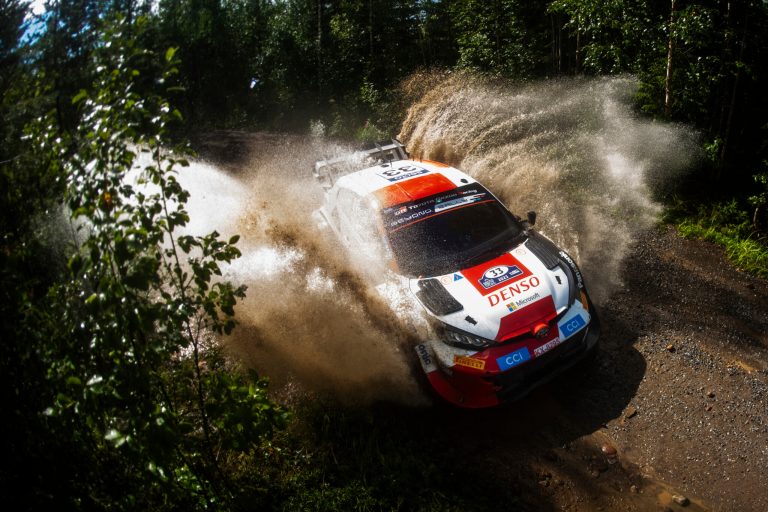 WRC: Elfyn Evans trionfa in Finlandia!